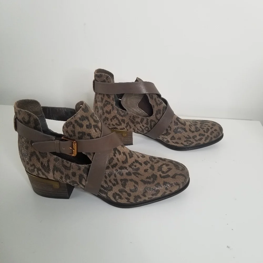 Isola DAVAN Desert Tan Leopard Print Suede Heeled Ankle Boots Size 7.5